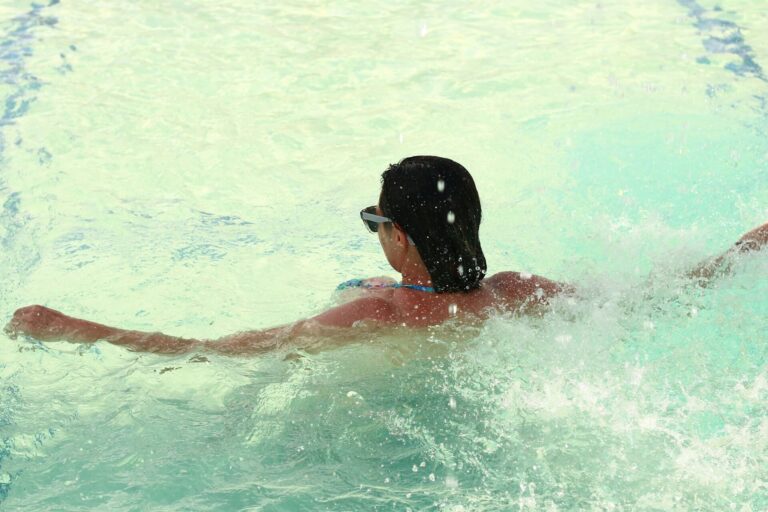 Aqua aerobik – zalety i wady aktywności w wodzie